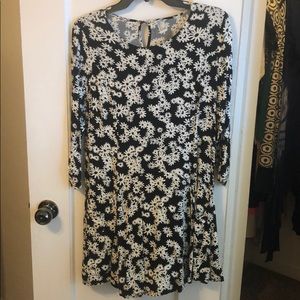 Forever 21 Long Sleeve Daisy Dress